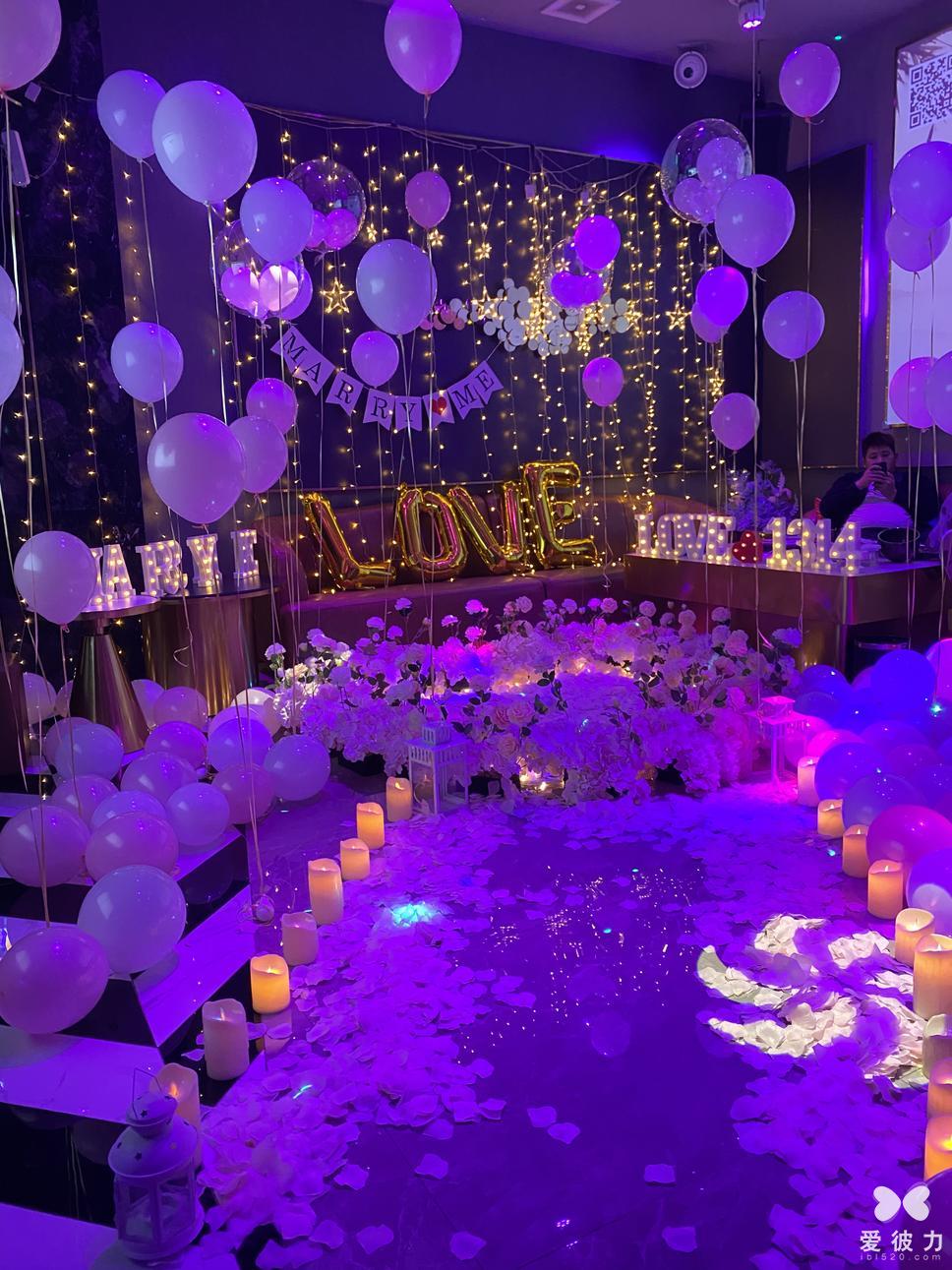 南京在ktv求婚怎么设计:ktv精心布置伴随着感动的心,来到充满爱的房间