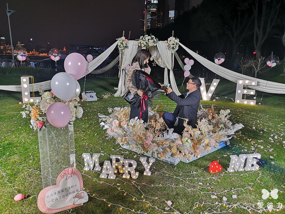 看小编为大家推荐几个女向男求婚的方式.我